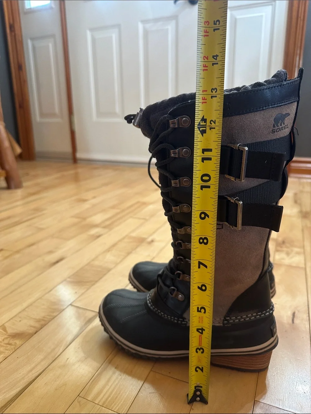 Sorel Conquesr Carly II Black and Gray Lace-Up Winter Boots - Picture 6 of 10